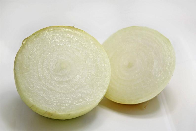 Sweet Spanish White Onion Seeds, 500 Heirloom Seeds Per Packet, Non GMO Seeds